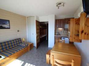Studio cabine 3 pers. aux pieds des pistes avec balcon à Auris en Oisans - FR-1-297-35